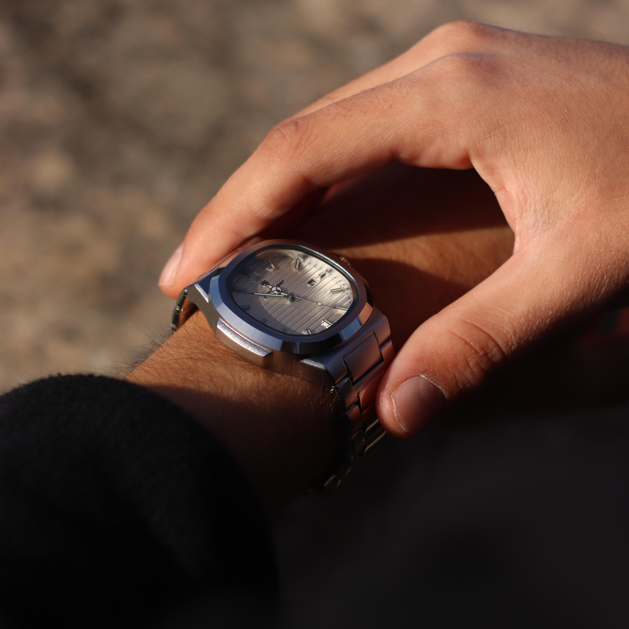 Buy 1 Get 2 Luxury Nautilus Hugo Watch – Limited Time Deal!